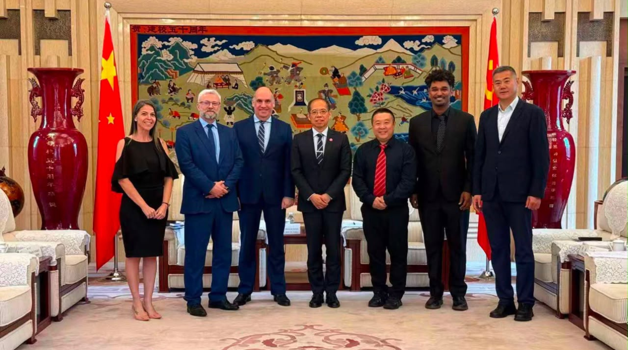 UCB visita principal universidade de esportes da China